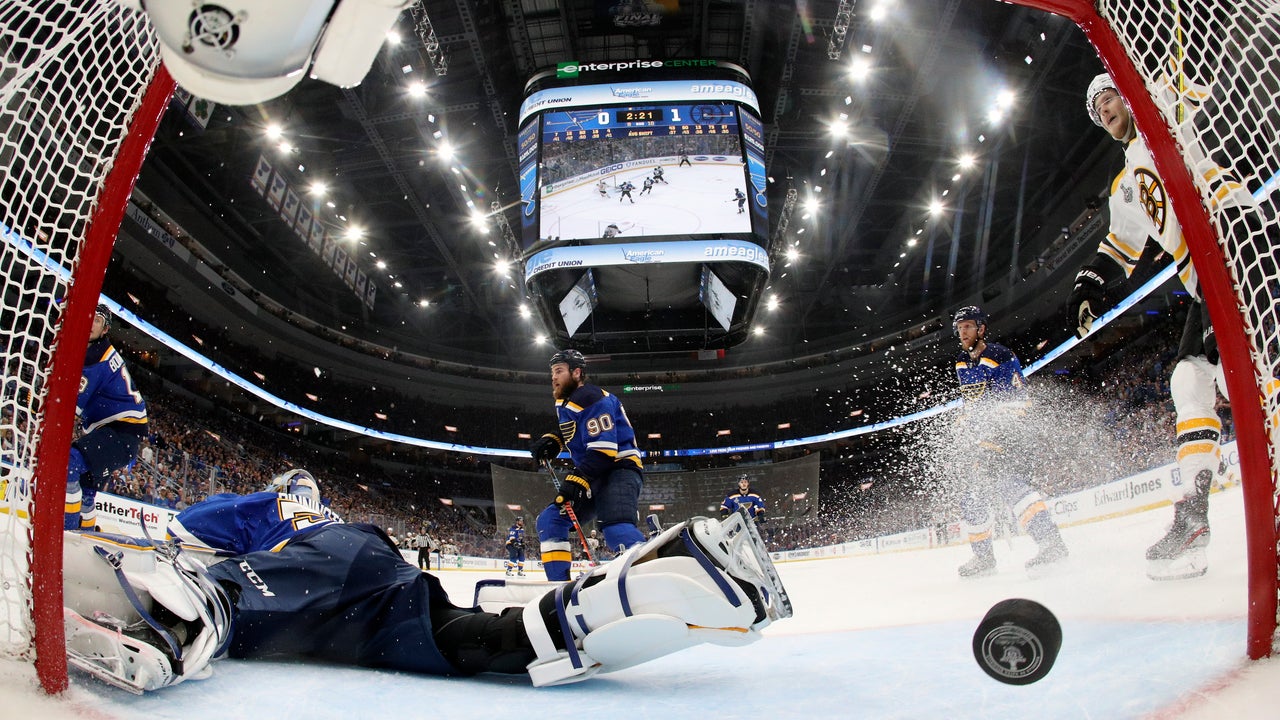 Bruins ruin Blues homecoming with 7-2 thrashing in Game 3